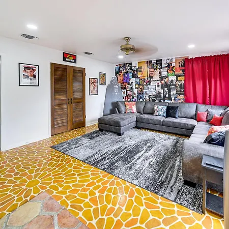 Unique And Stylish San Antonio Home With Deck!